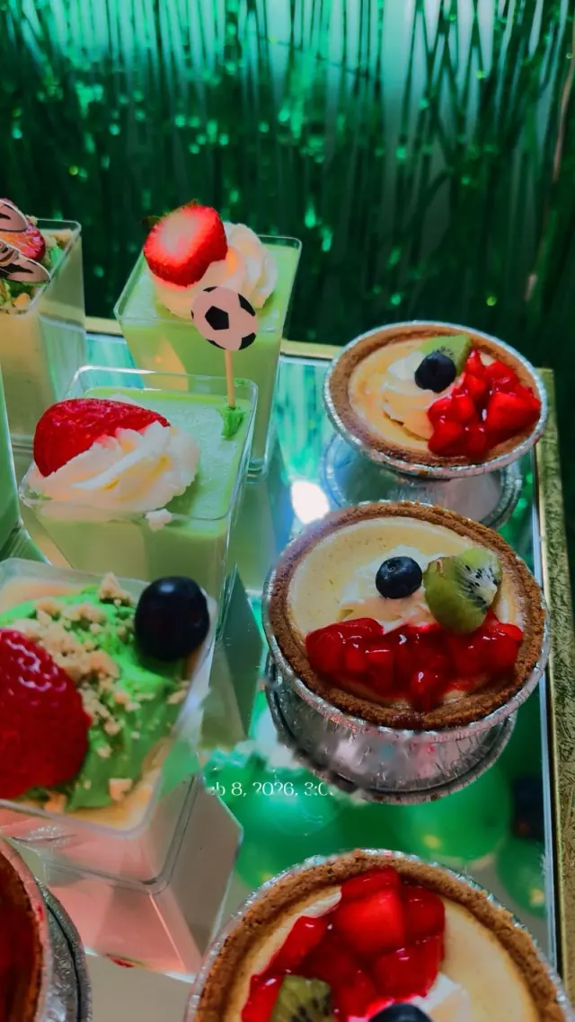 Tartaletas de frutas y vasitos de postre